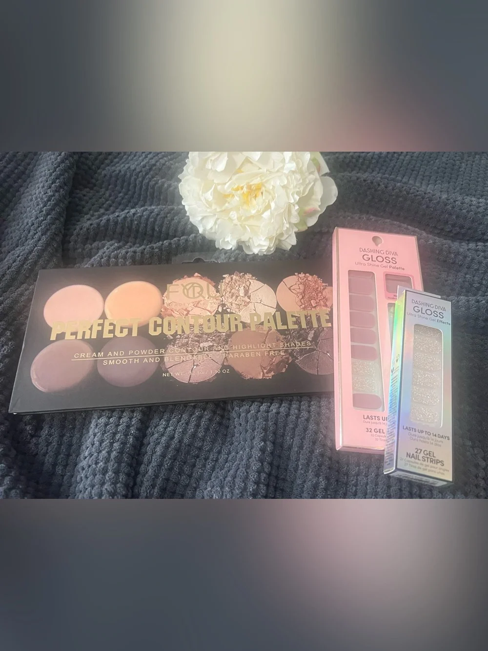 Contour & Highlight Palette & Nail Strips